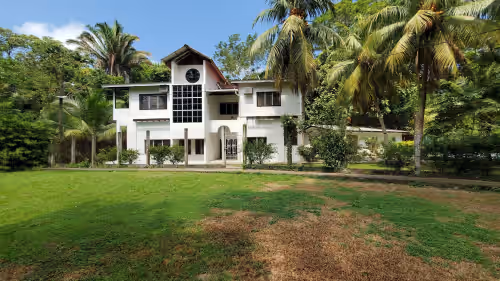 Spacious 2-story house with large green areas, swimming pool and close to the beach, photo 3