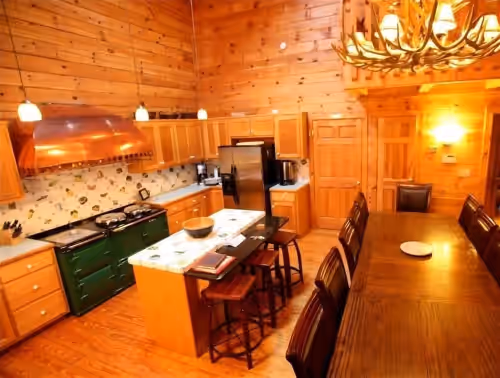 Riverfront Retreat w/Amazing Views! Fishing.Hiking.Deck.Gatherings/Weddings.WiFi