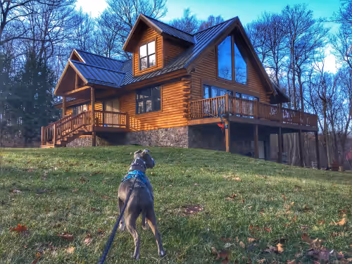 5 BR Cozy Log Cabin next To 7 Springs & Hidden Valley!