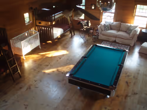STUNNING 300 ACRE LAKE ESTATE 1.5 hr away! FAB Boathouse/&Barn for large group, photo 3