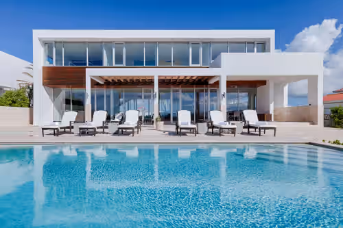 Beaches Edge  Oceanfont Villa with Pool and Hot Tub