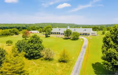 Midwest Castle Retreat sleeps 20+