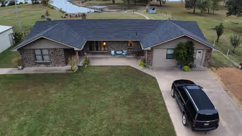 Lakefront House, Sleeps 20, Great for Family Gatherings, One hour from Tulsa