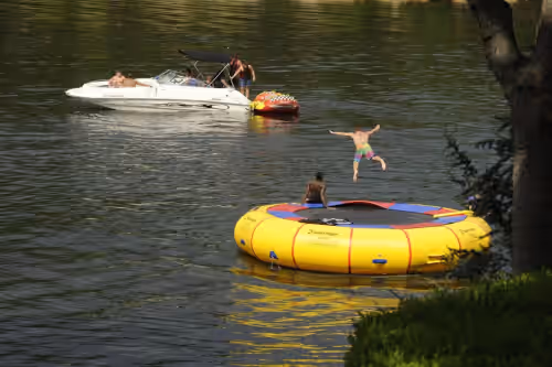 Waterfront Lodging on Dream Catcher point / Discount for the season.