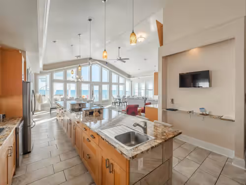 Big Blue Unit# 116 -Mini-Resort, Movie Theater, Pools, Beach Front, Sleeps 28, photo 3