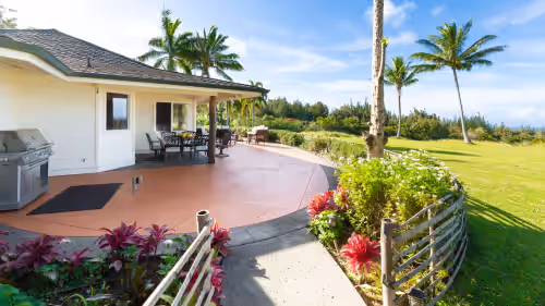 23 Acre Farm 8 Beds with Ocean Views