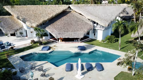Newly remodeled Ocean view villa- Staff included, golf carts available.