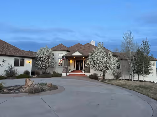 Large estate with indoor pickleball, XL hot tub, sauna, golf & VIEWS galore!