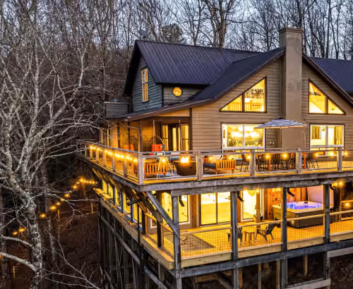 Treetop Lakehouse: Pvt Lake/Sauna/HotTub/Games