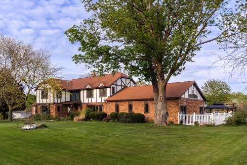 18 units for 10-70 people:18 baths. Indoor POOL/pickleball/volleyball/playground, photo 2