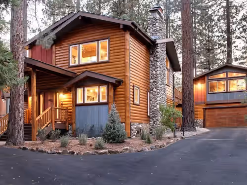 BASECAMP- Luxury and Stylish Mountain Cabin, 5bdrms, 3 Fireplaces, Hot Tub