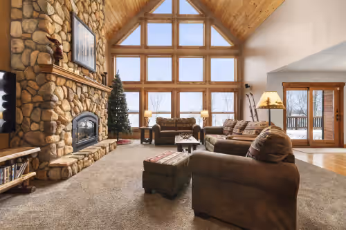 Private Retreat on 33 Acres with 1400 ft Lakeshore, photo 3