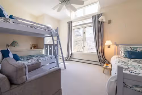 Room at Green Mountain Manor