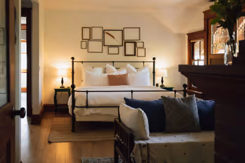 Mount Tom House: a storybook escape in Oregon's Willamette Valley - pet friendly