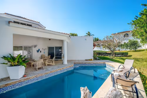 12BD villa complex in beachfront residence, guest-friendly, cable TV/WiFi/pools
