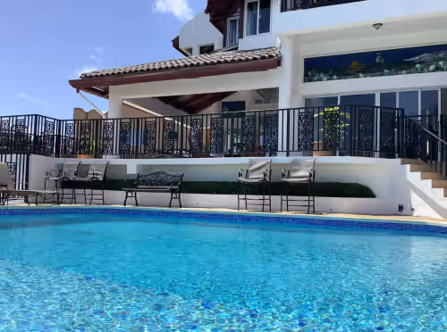 7BD Sea-views villa, infinity pool, guest-friendly, 5 minutes from airport