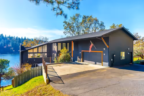 Fantastic Lake Front Home!