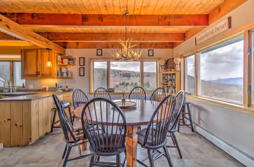 New! Cozy, private Chalet with stunning Mountain Views, photo 4
