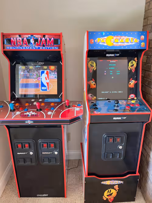 Updated Game Room with Arcade Style Games, 7 BR, 2 Kitchens, sleeps up to 25, photo 2
