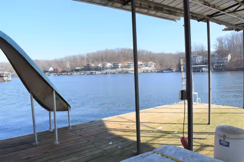 Lake View 5 Bedroom (2 Master Suites) / 4 Bath / Private Dock