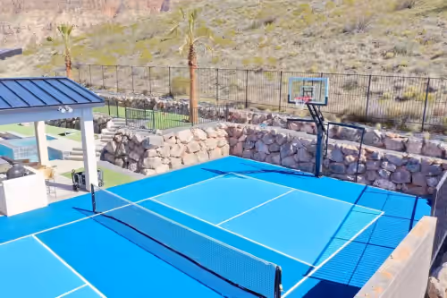 Lux Sports Getaway ~ Pickleball ~ Pool/Spa ~ Golf, photo 3