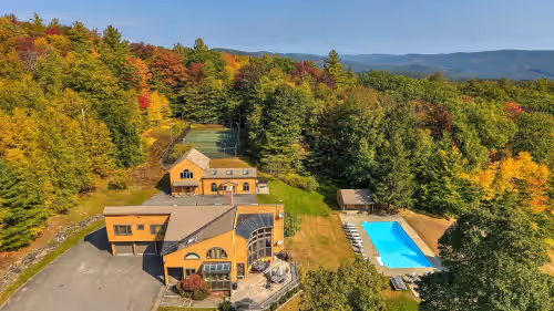 Amazing 100 Acre Estate - 10BRs, Swimming Pool, Sauna, Tennis & Hot Tub Retreat!