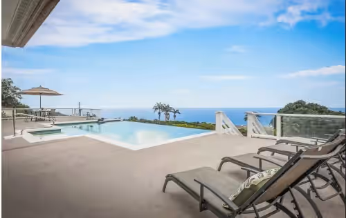 2 Oceanview Luxury Suites+ pool and Jacuzzi