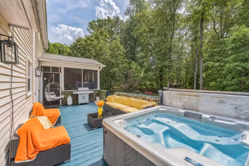 Kernersville: King Beds Hot Tub Fire Pit Arcade, photo 3