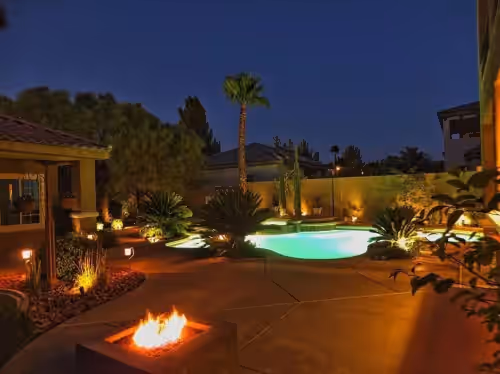 All the amenities You could ask for and minutes from strip with pool and spa, photo 3