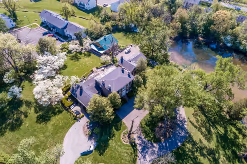 Cheerful 8-Bedroom, 6-Bath Historic Mansion in Derby City, photo 2