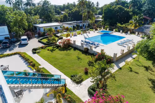 10-bedroom luxury mansion, perfect for party! Large pool, table tennis, billiard