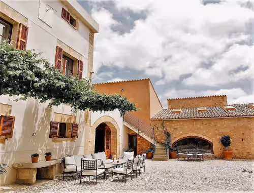 LAS BARRACAS COUNTRY LODGE (max 12 rooms for 24 pax)