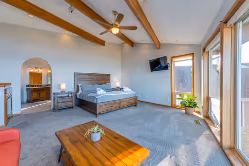 NEW 6400 SQFT BEACH MANSION, Ocean Views, Deck, Hot Tub, 3 Mins to Beach, Slp 25, photo 5