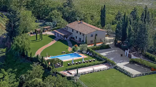 VILLA IRIS LUXURY SAN GIMIGNANO, 6 EN-SUITE BEDROOMS, SWIMMING POOL, SPA, SAUNA.