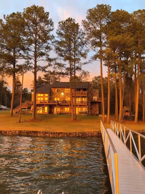 6000 SF Lakehouse with Hot Tub Games Dock and Ramp