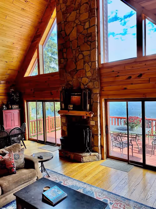 Unobstructed lake views from living areas. Restaurants & activities in minutes, photo 2
