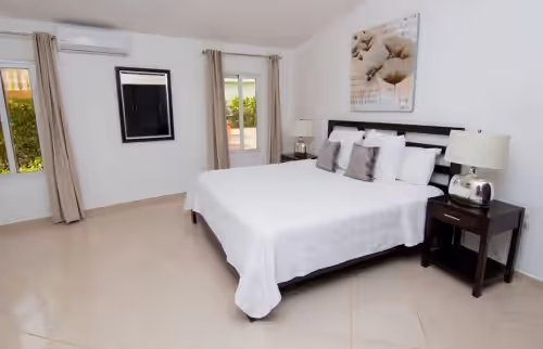 Room at 12BD guest-friendly complex in Casa Linda, 3 pools, tennis, free shuttle bus
