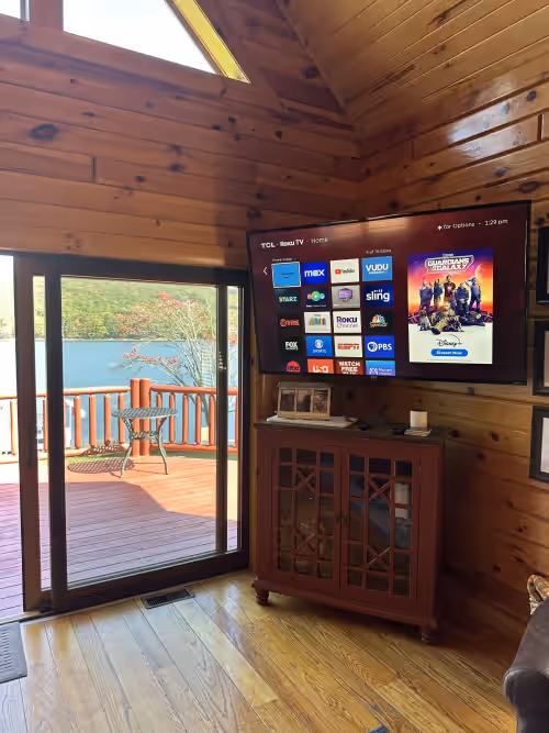 Unobstructed lake views from living areas. Restaurants & activities in minutes, photo 4
