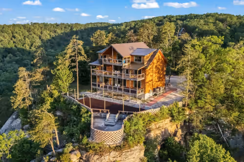 Cozy lodge sitting high in the sky, overlooking Red River Gorge Geological Area, photo 3