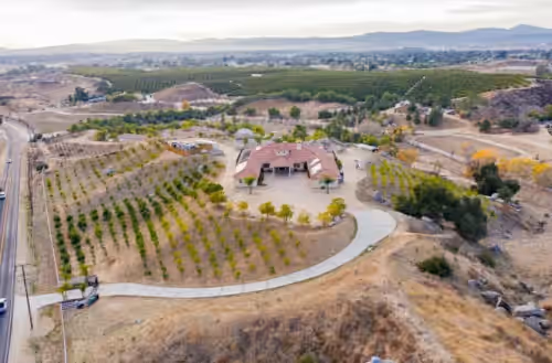 Lemon Pom Estate - Luxurious Mansion in Wine Country