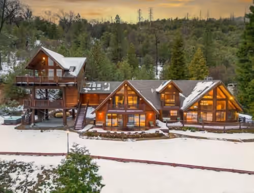 A-Frame - sleeps 20 - 2 Fire pits - 2 Hot Tubs - Putting Green