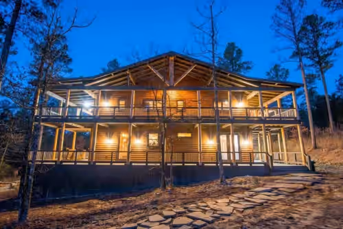 Deck-A-Saurus: Sleep 20, w/hottub, WIFI, Pets