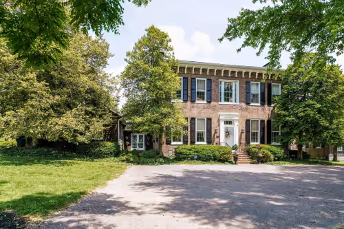 Cheerful 8-Bedroom, 6-Bath Historic Mansion in Derby City, photo 3