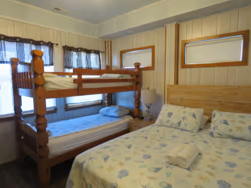 Queen and bunk room w/ smart tv at Oceanview w/Elevator, Pool, Theater Rm, Pool table, brand new master shower