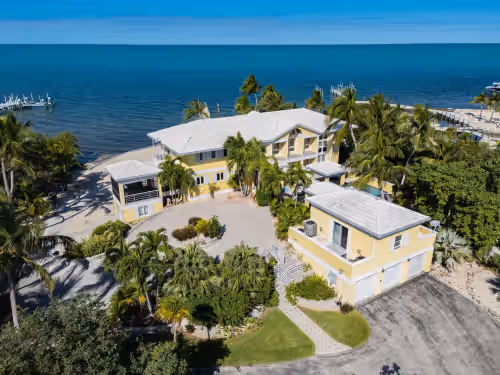 Beachfront 8-bedroom villa