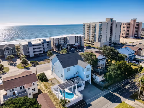 FAMILY FRIENDLY, 6 Large Bedrooms!, 3 Minute Walk to BEACH! , private pool