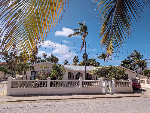 Huge Villa! Walk to Beach, Casinos, and Restaurants. Private Pool & Swim-up Bar, photo 3