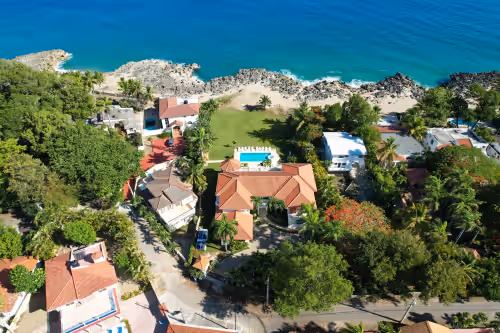 Casa Los Sueños: Oceanfront Elegance Meets Tropical Luxury!