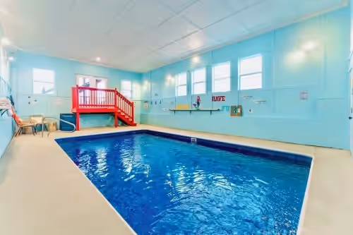 NEW Luxury Cabin with Sauna, Private Heated Pool, Jacuzzi, Fire Place & BBQ