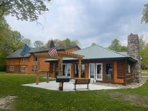 Historic lakefront lodge with full bar, sauna, private boat ramp, photo 2